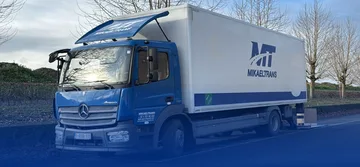Kuljetusyritys Kuorma-auto Mercedes Atego sisään Gent Belgia