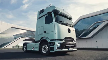 Kuljetusyritys Vetoauto Mercedes Actros sisään Warsaw Puola