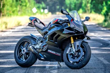 Kuljetusyritys Moottoripyörä Ducati Panigale sisään Oslo Norja