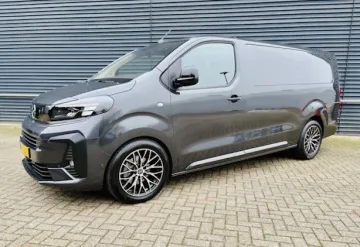 Kuljetusyritys Pakettiauto Opel Vivaro sisään Paris Ranska